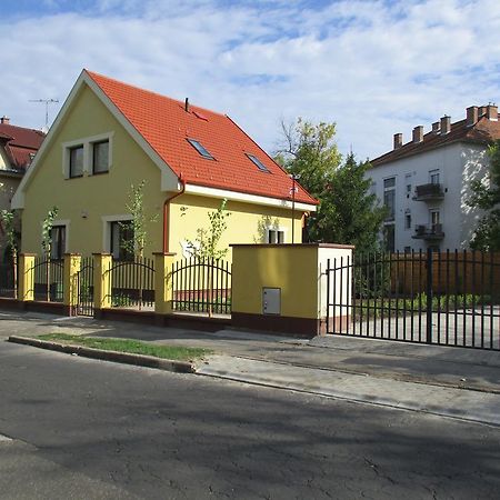 Poroszlay Apartman Debrecen Dış mekan fotoğraf