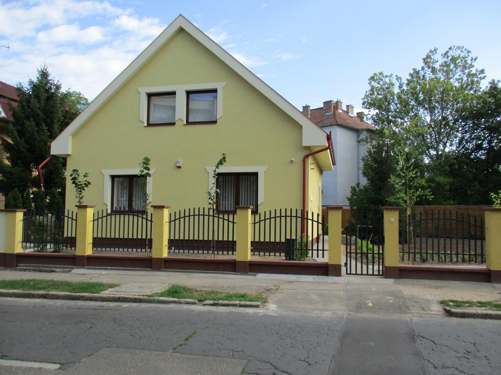 Poroszlay Apartman Debrecen Dış mekan fotoğraf